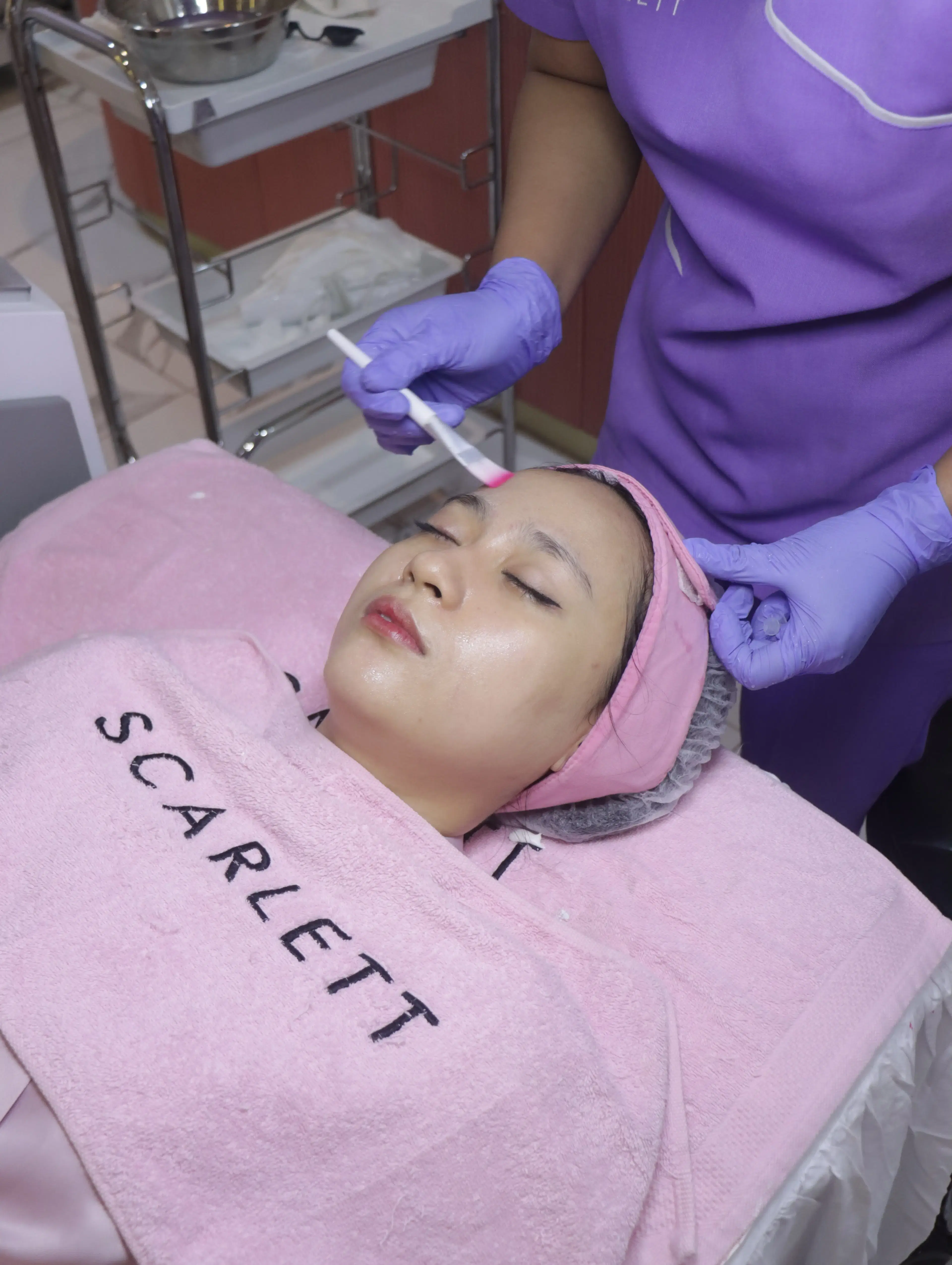 Full Face Luxurious Peeling treatment